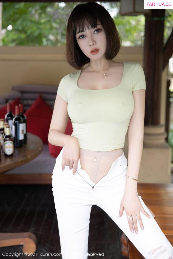 短发御姐果儿Victoria 紧致动人的服饰